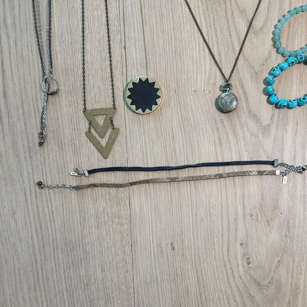 Costume Jewelry Set- necklaces - bracelets - rings - chokers - Picture 6 of 7